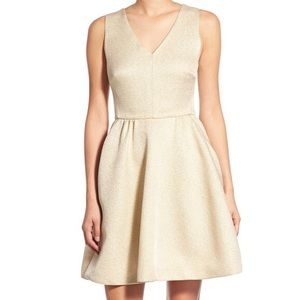 VINEYARD VINES Gold Metallic V-Neck Cocktail Dress